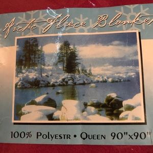 NWOT Fleece Queen Wine/ Burgundy Throw